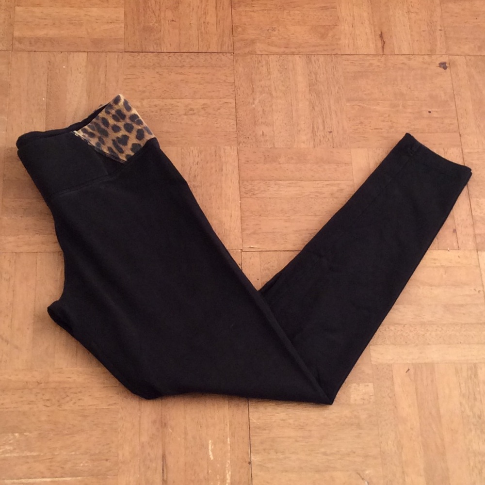 Victoria’s Secret | yoga pants | leggings leopard print